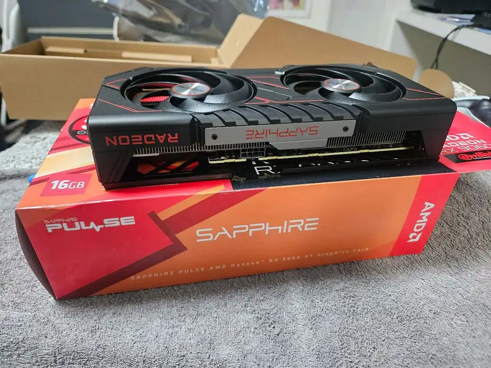 사파이어 RX 9060XT Pulse OC D6 16GB - 안심되는 중고거래