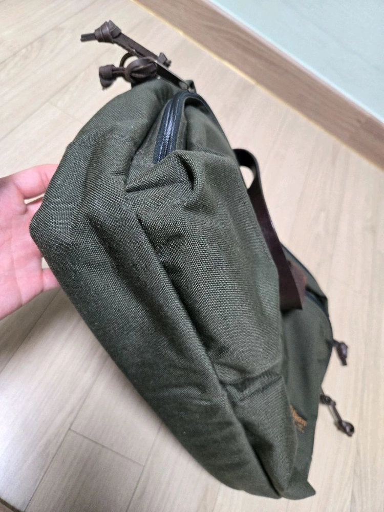 필슨 브리프케이스 이미지