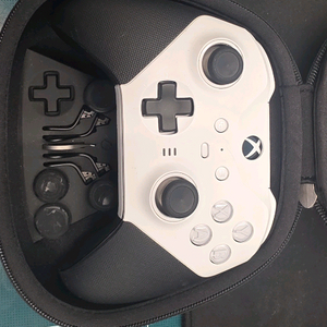 xbox 엘리트 2 패드 부품용으로 판매합니다. 이미지