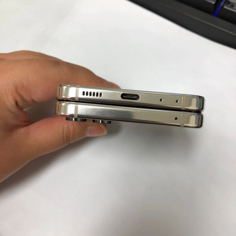 AA급 기능정상) 갤럭시 Z플립5 256GB 화이트 SK 무잔상 중고폰 215171 이미지