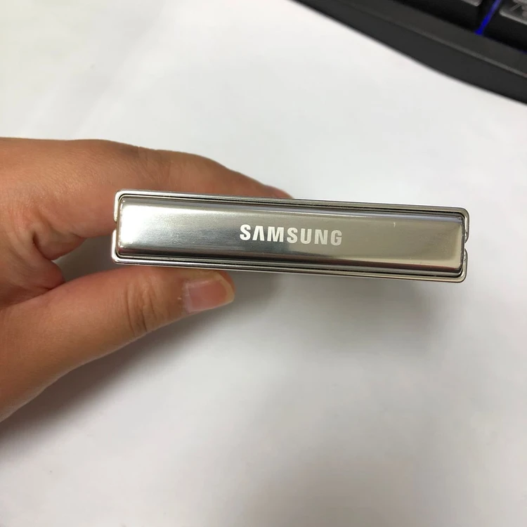 AA급 기능정상) 갤럭시 Z플립5 256GB 화이트 SK 무잔상 중고폰 215171 이미지