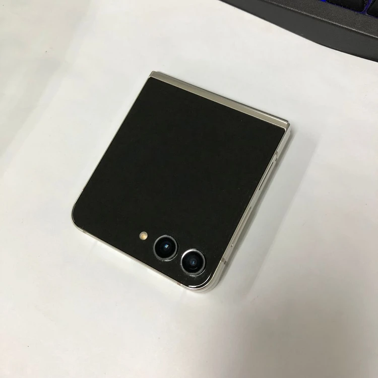 AA급 기능정상) 갤럭시 Z플립5 256GB 화이트 SK 무잔상 중고폰 215171 이미지