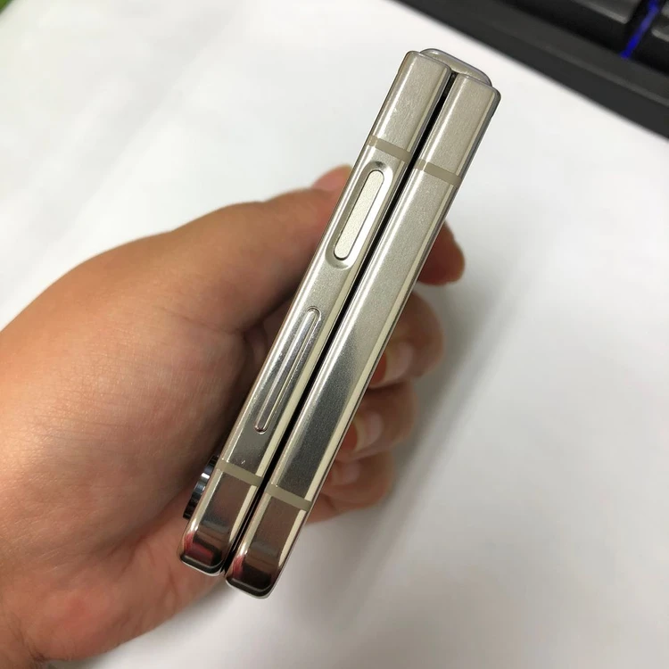 AA급 기능정상) 갤럭시 Z플립5 256GB 화이트 SK 무잔상 중고폰 215171 이미지