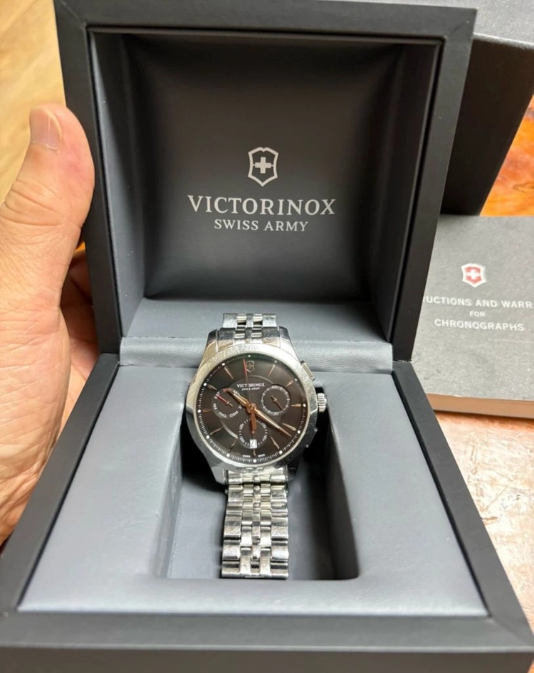 빅토리녹스(Victorinox)크로노그래프 남성 시계 풀세트 - 안심되는 중고거래