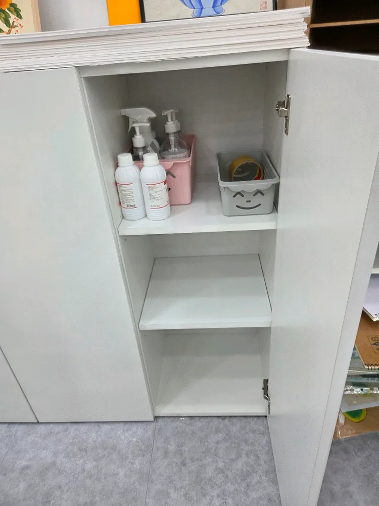 화이트 수납장 이미지
