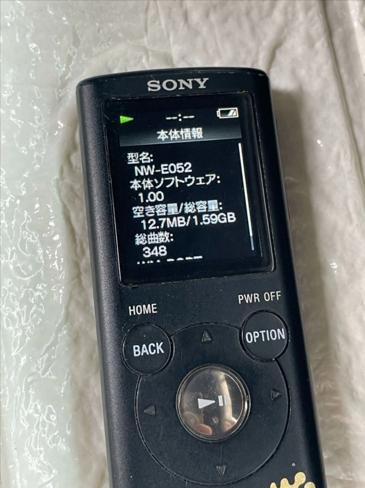 소니 워크맨 MP3 플레이어 + 로지텍 스피커독 이미지