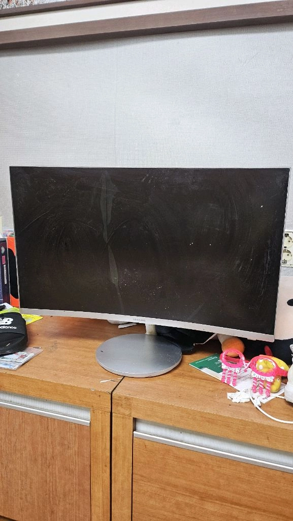 27인치 LED 커브드 TV 모니터 이미지