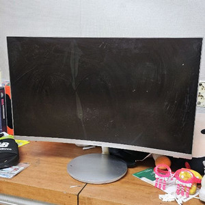 27인치 LED 커브드 TV 모니터 이미지