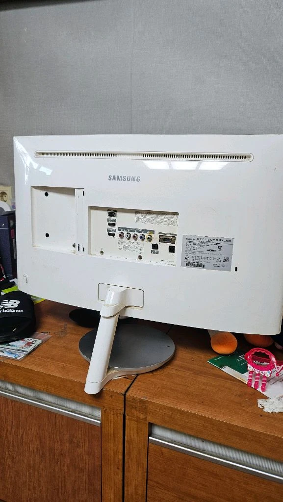 27인치 LED 커브드 TV 모니터 이미지
