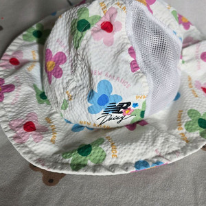 NB 뉴발란스키즈 여아모자 54cm 이미지