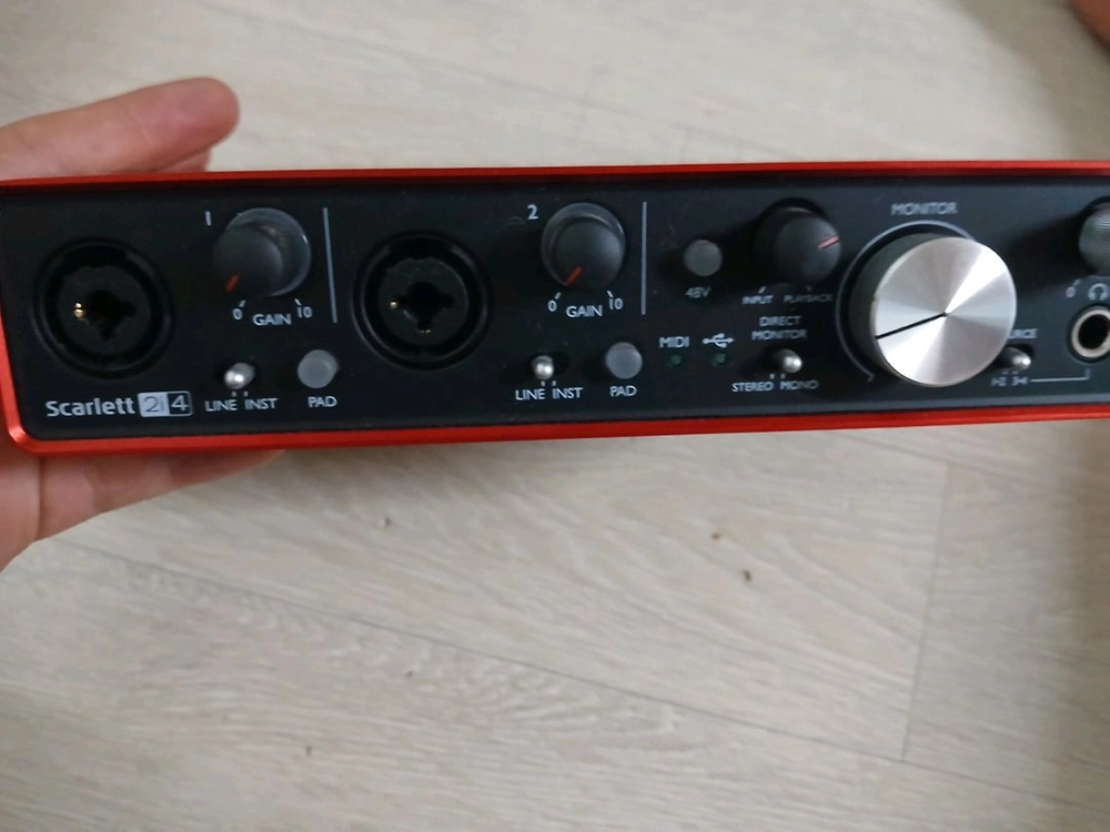 focusrite 2i4 판매해요 포커스라이트 이미지