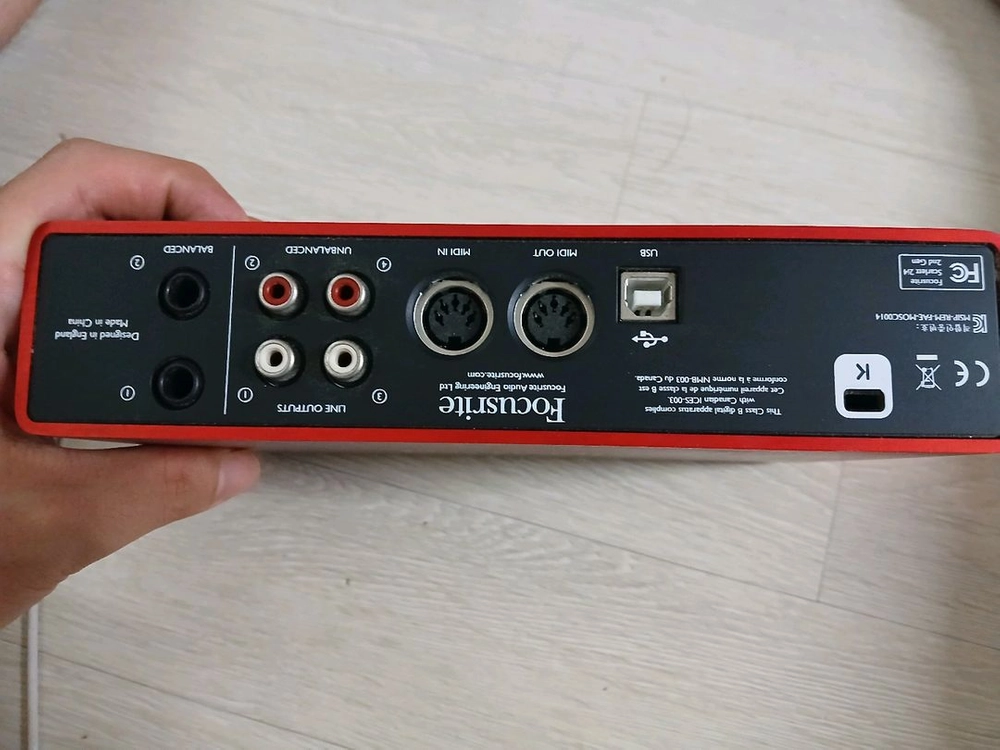 focusrite 2i4 판매해요 포커스라이트 이미지