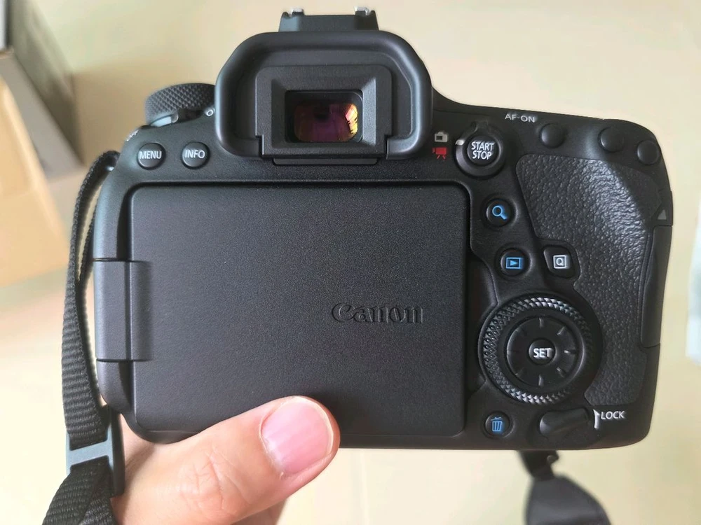 캐논 6D Mark II(육두막) 바디 판매합니다. 이미지