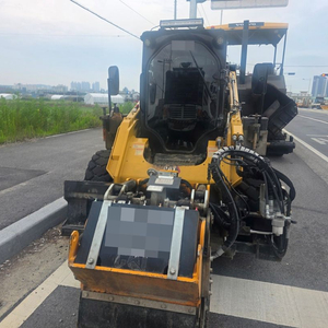 캐타필라 CAT272D3 2023년식 3700시간 파쇄기 청소솔 중고스키로더 판매 이미지