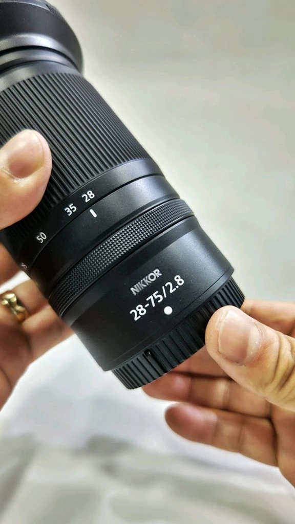 니콘 NIKKOR Z 28-75mm f/2.8 렌즈 - 안심되는 중고거래
