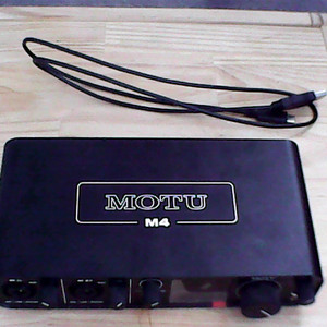 motu m4 풀박스 이미지