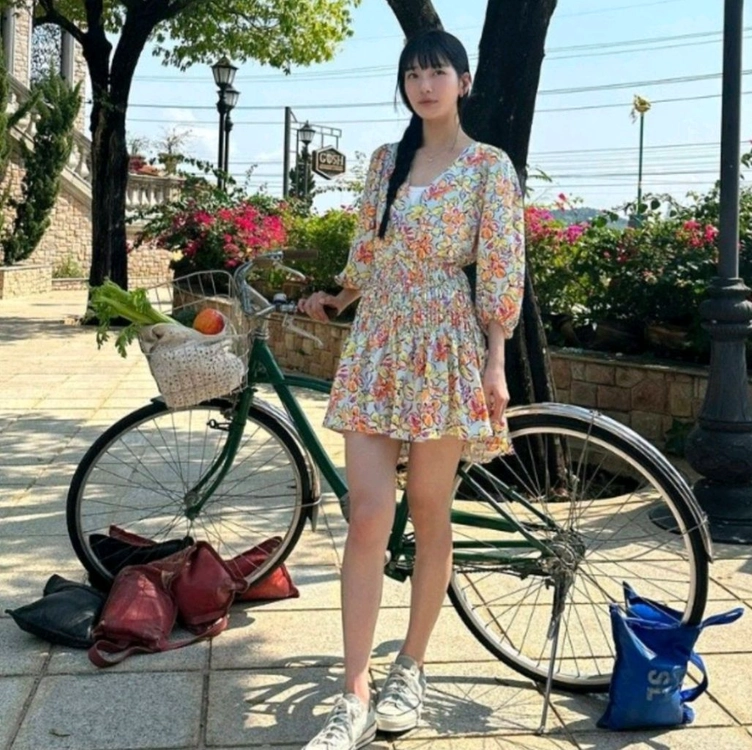 마쥬 플로럴 컷아웃 원피스 36사이즈(수지착용) 이미지