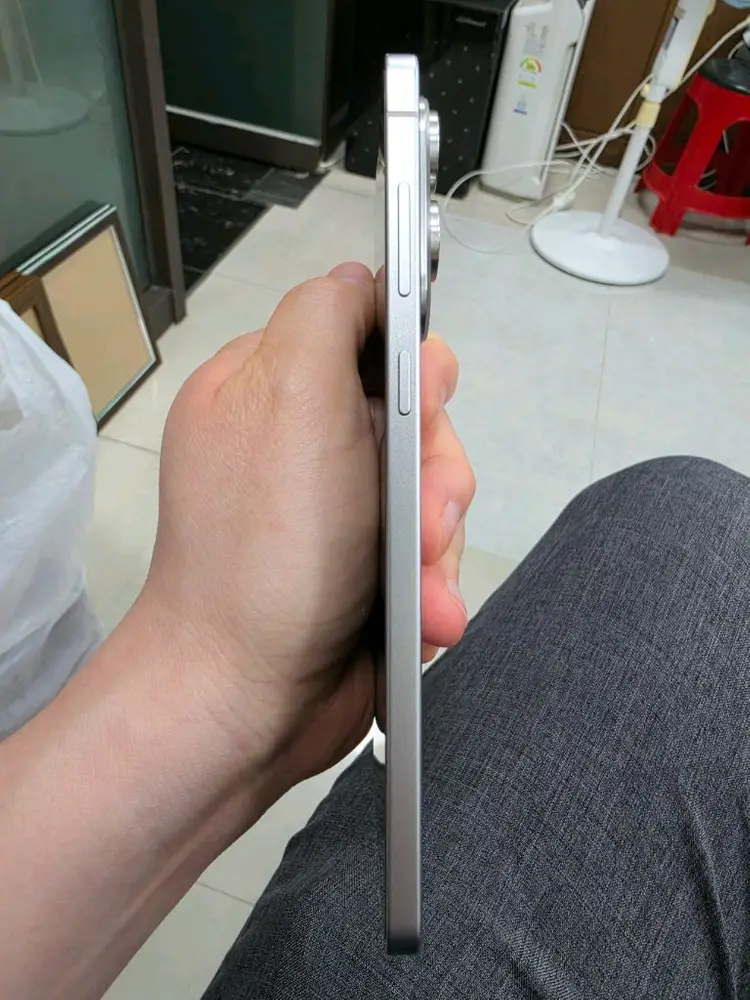 갤럭시 S25 Edge(엣지) 512GB 실버 삼성케어플러스 양도 가능 이미지