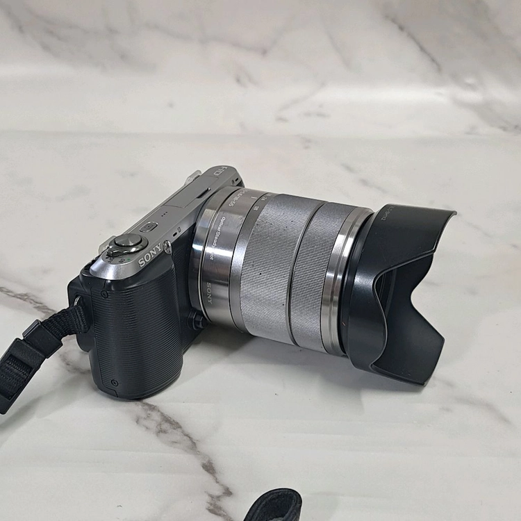소니 NEX-C3 미러리스 디지털 카메라 /18-55mm 렌즈 /가방 이미지