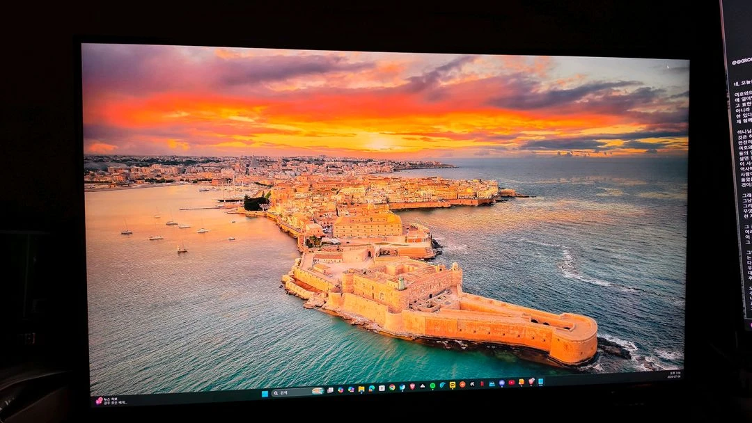 삼성 G7 32인치 4K모니터. 144hz, ips. 이미지
