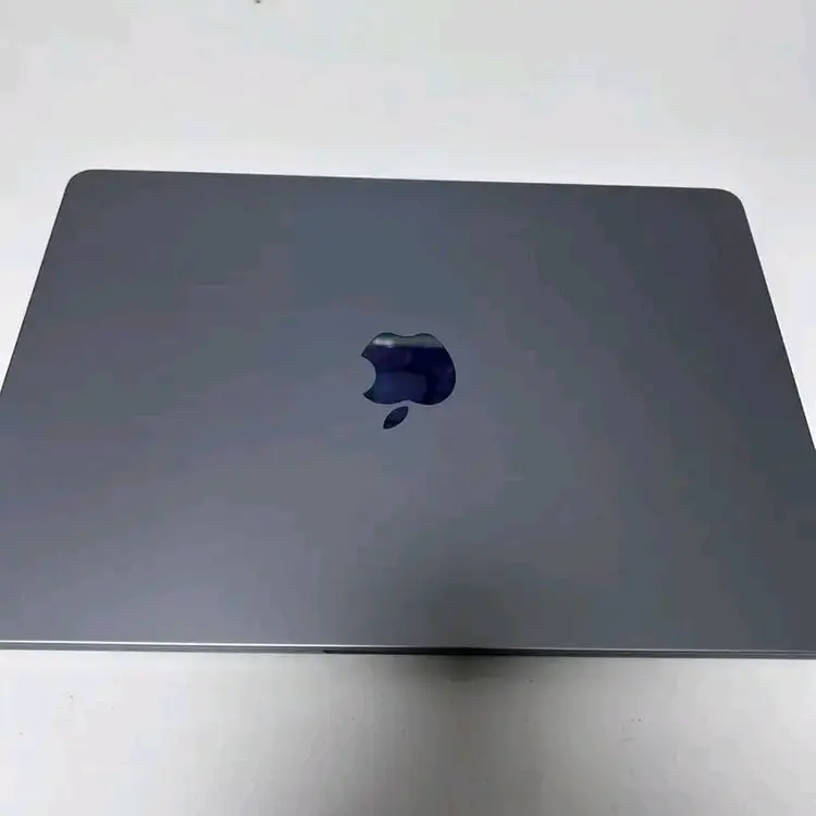 맥북 에어 M3 13인치 실버 8GB / 256GB - 안심되는 중고거래