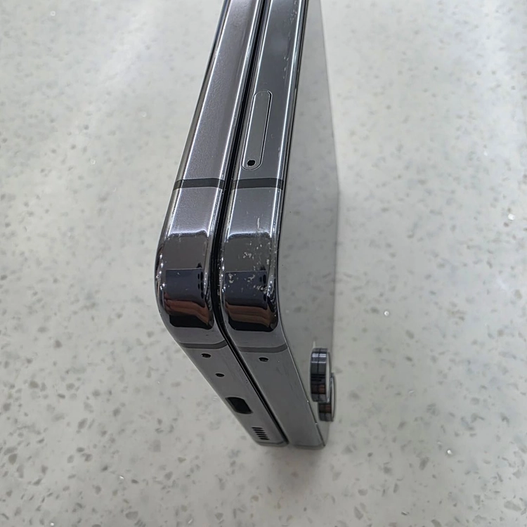 갤럭시Z플립5 5G 512GB 그라파이트 이미지