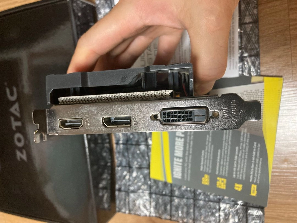 ZOTAC 지포스 GTX 1050 Ti 4G 그래픽카드 판매합니다.. 이미지