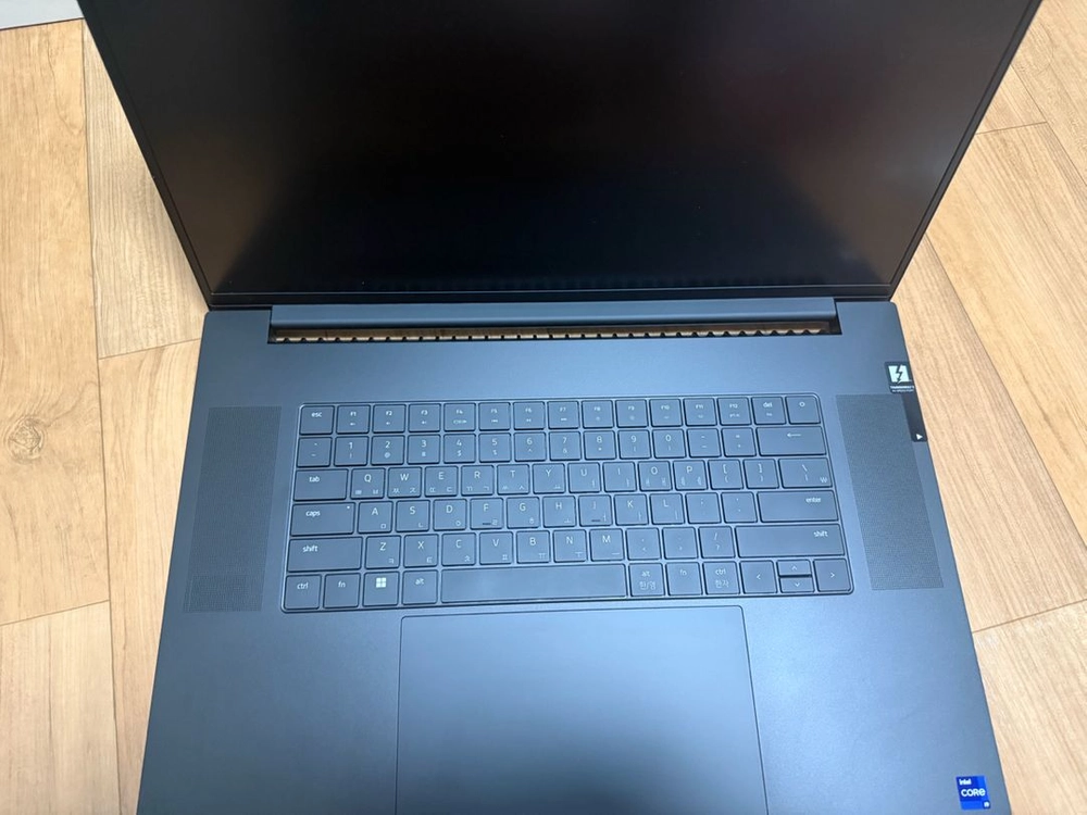 레이저 블레이드 18 i9-14900HX 4080 1tb ram32gb 이미지