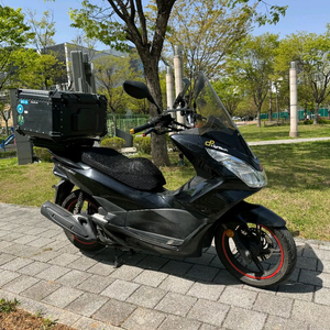 혼다 pcx125 16년 블랙유광컬러 판매합니다 이미지