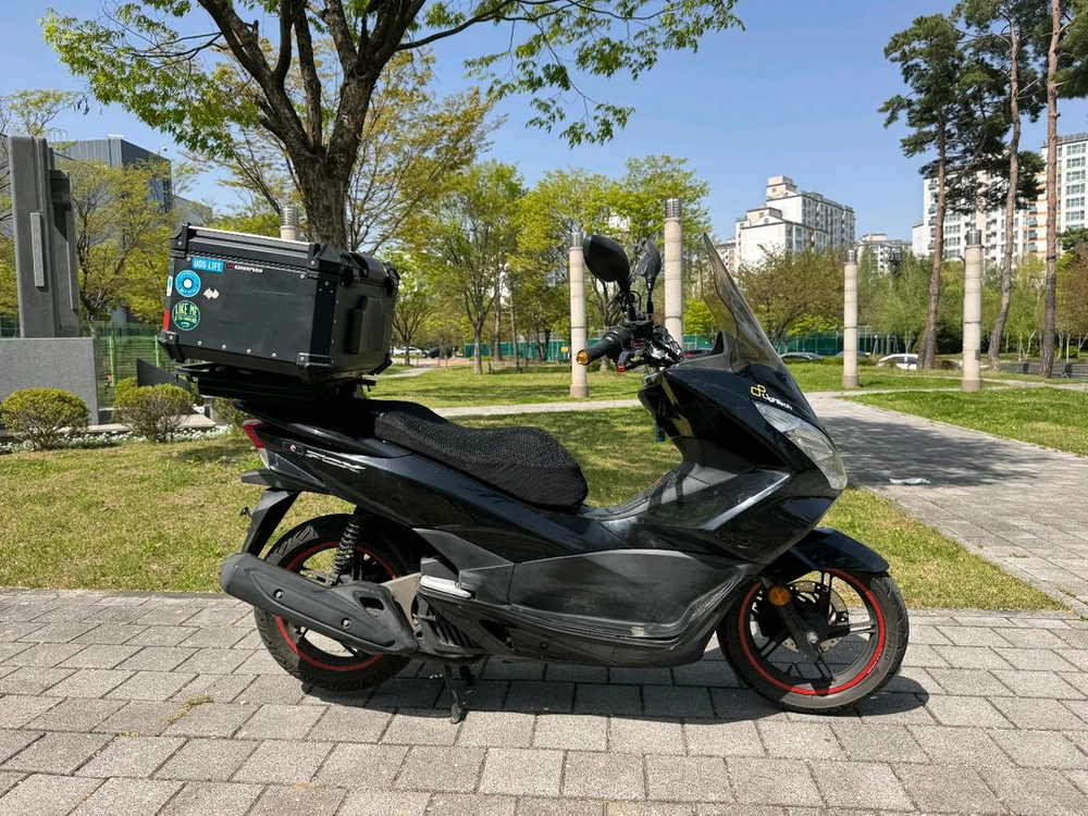 혼다 pcx125 16년 블랙유광컬러 판매합니다 이미지