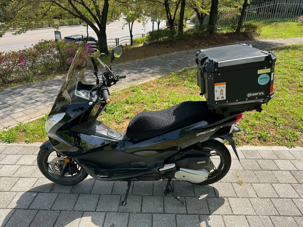 혼다 pcx125 16년 블랙유광컬러 판매합니다 이미지