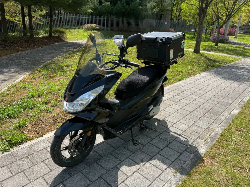 혼다 pcx125 16년 블랙유광컬러 판매합니다 이미지