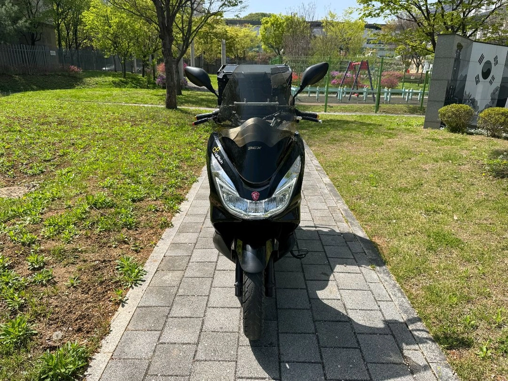 혼다 pcx125 16년 블랙유광컬러 판매합니다 이미지