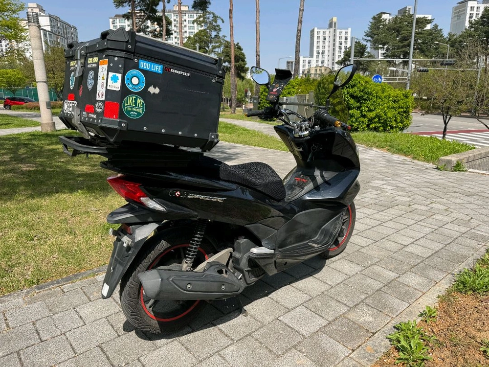 혼다 pcx125 16년 블랙유광컬러 판매합니다 이미지