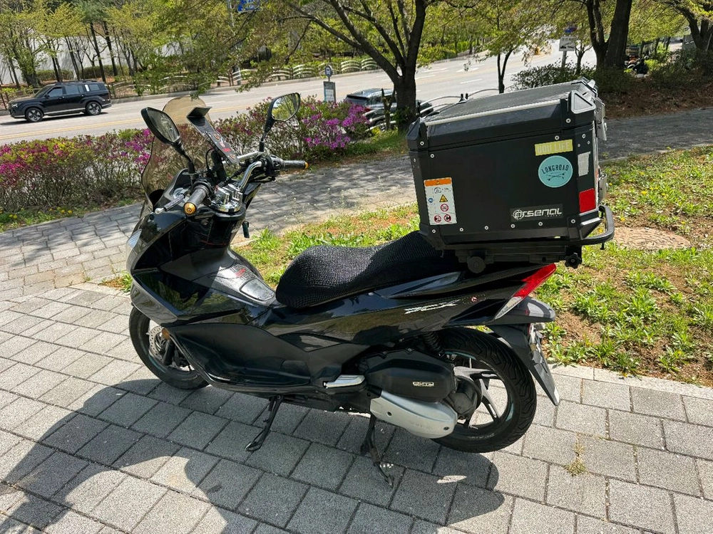 혼다 pcx125 16년 블랙유광컬러 판매합니다 이미지