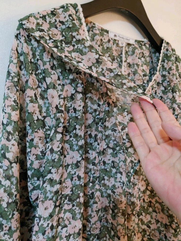 새상품 S 패턴 쉬폰 프릴 블라우스 루즈핏 써스데이아일랜드 이미지