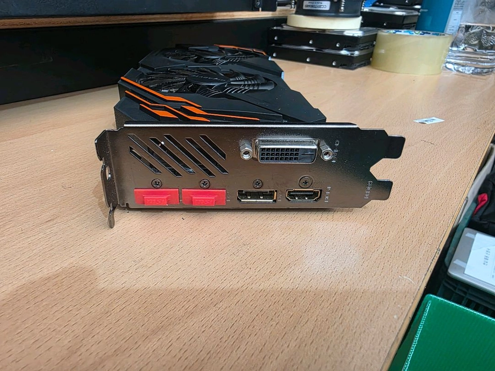 기가바이트 GTX 1070 Ti 8GB 그래픽카드 이미지