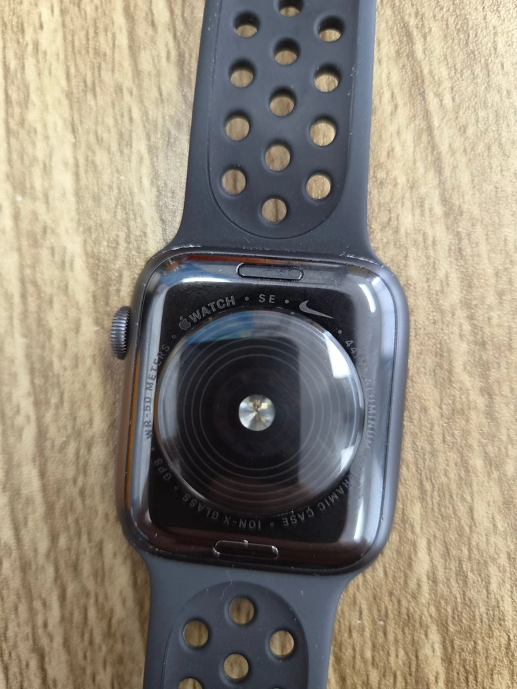 애플워치 SE 1세대 Nike 에디션 44mm (GPS) - 안심되는 중고거래