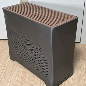 프렉탈디자인 Era 2 ITX PC, 5800X3D, 4070 SUPER 컴퓨터 본체 판매합니다. 이미지