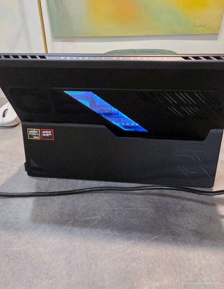 ASUS ROG Flow Z13 라이젠 AI Max+ 395 이미지