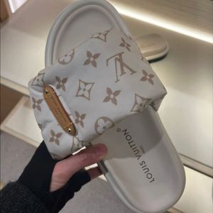 루이비통 풀필로우 슬리퍼 37 이미지