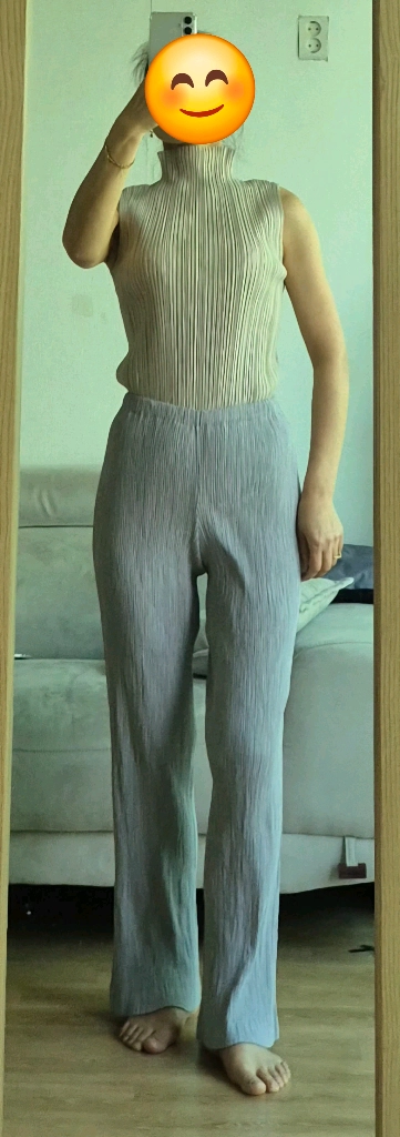 이세이미야케 플리츠플리즈ISSEYMIYAKE 해칭플리츠 팬츠+플리츠탑 이미지