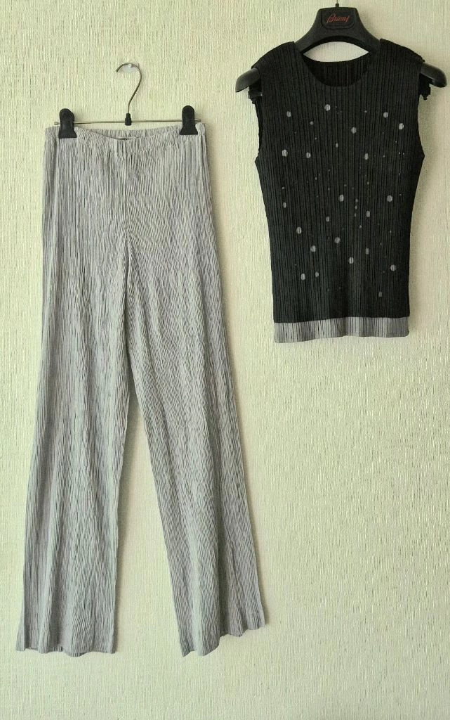 이세이미야케 플리츠플리즈ISSEYMIYAKE 해칭플리츠 팬츠+플리츠탑 이미지