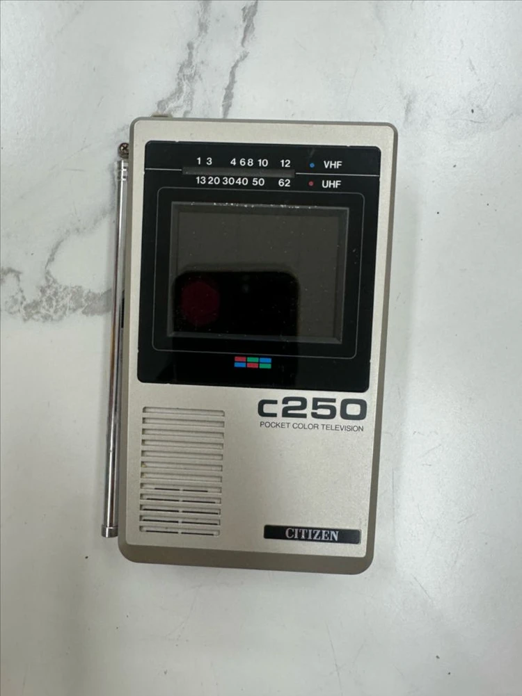 시티즌 C250 포켓 컬러 TV 빈티지소품용 전시용 팝니다 상품 정보 • 브랜드/모델명: 시티즌(CITIZEN - 안심되는 중고거래