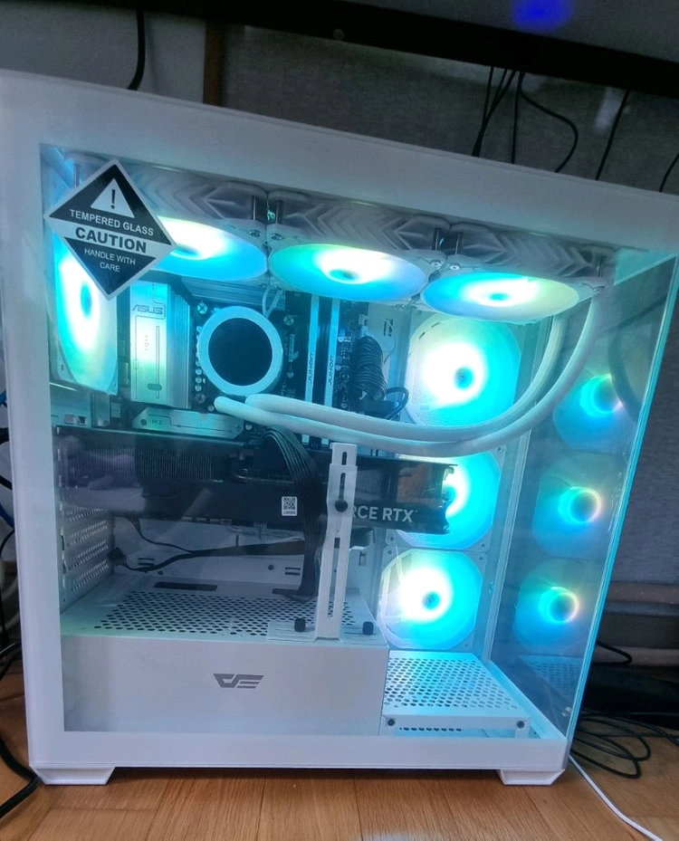 고성능 게이밍 데스크탑 컴퓨터 PC 250k plus, 4070ti 이미지