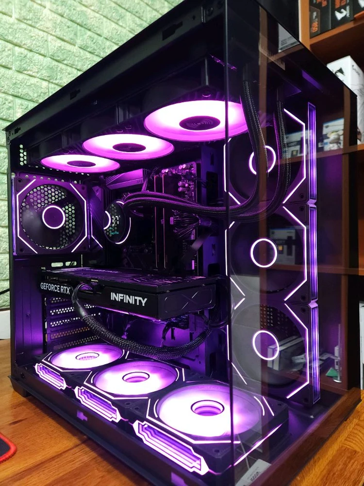 미사용 ) 9800X3D & RTX5070 게이밍 컴퓨터 PC 이미지