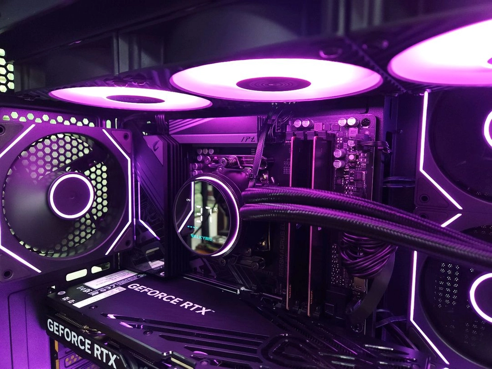 미사용 ) 9800X3D & RTX5070 게이밍 컴퓨터 PC 이미지