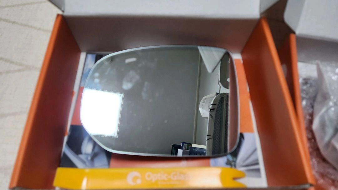 21년식 볼보 XC60 순정 사이드미러 운전석/조수석 이미지