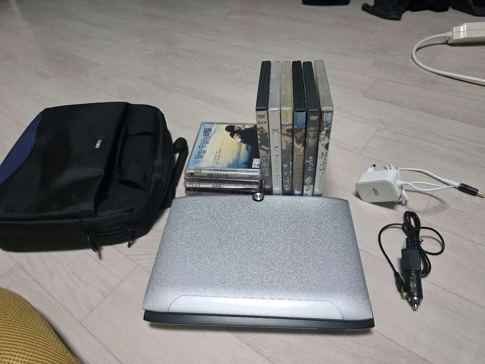 DVD 플레이어 + 영화 타이틀 - 안심되는 중고거래