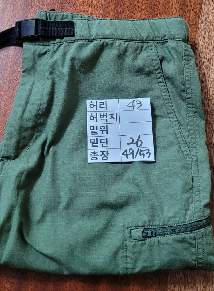 (남성33인치)유니클로 카고 반바지 카키색 이미지
